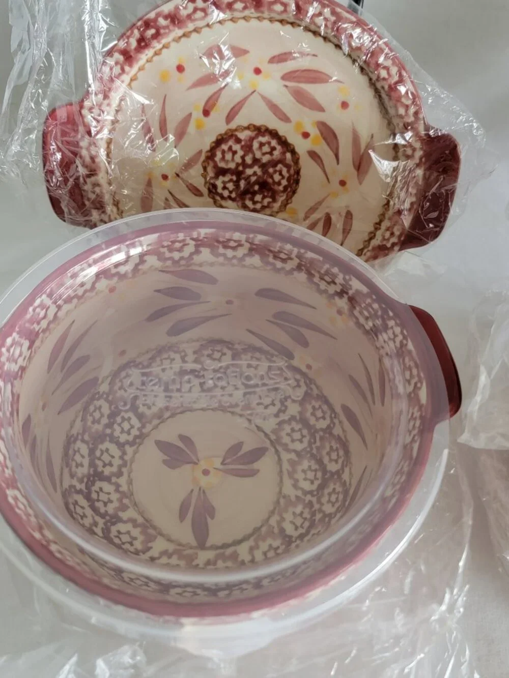 Temptations Cranberry 2 NEW Nesting Bowls Ceramic Trivet Lid-It Lids & Covers